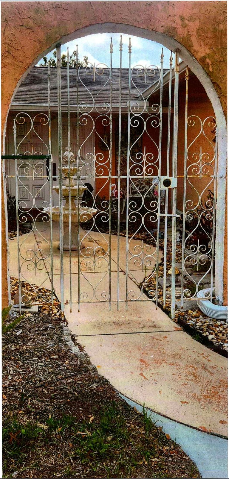 CUSTOM ALUMINUM FENCING & GATES — photo 1