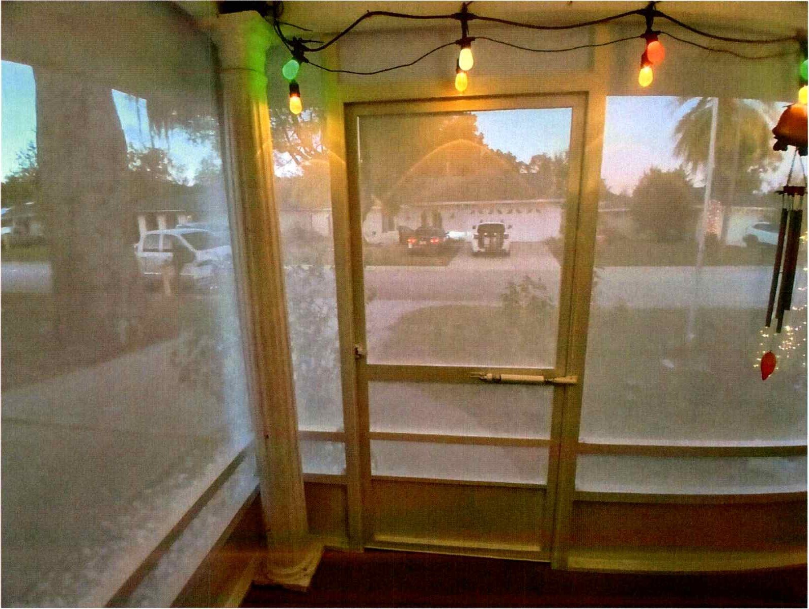 WHITE SUNSCREEN ENCLOSURE — photo 5